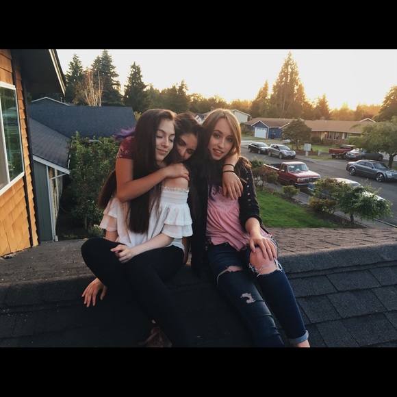 White off the shoulder top - Picture 1 of 5